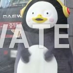 [댓글부탁해] 멍때리면서 <b>소방차</b> 구경하다가 물 맞고서 우는 펭이