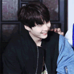 뉴스 ➖   방탄소년단 슈가, <b>팝스타</b> 맥1스와 N1BA 경기 관람...