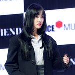<b>유주</b> 얼굴 왜이럼??