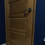 <b>문짝</b> 반 만 페인트칠 오바냐?