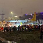 터키 여객기 <b>착륙</b> 도중 미끄러져 ‘세 동강’…3명 사망ㆍ179명...