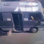 "학대 아니야？" 차에 끌려간 반려견…'<b>아차</b>' 주인의 실수