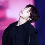 부산 고향후배 <b>BTS</b> 정국 피규어 들고 "정국님" [SNS컷]