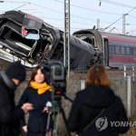 이탈리아 고속열차 탈선 30명 사상