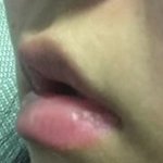 [댓글부탁해] 나 <b>입술</b> 많이 이상해?? 제발 댓글좀