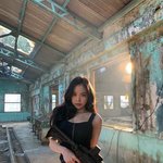 총쏘는 <b>손나은</b>