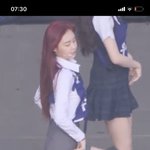 [댓글부탁해] 4월에 패딩입는거랑 9월에 <b>나시</b>입는거 뭐가 더 이상함
