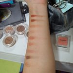 섀도우 다 <b>발색</b>한거 보구가