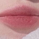 입술 <b>필러</b>맞은것 같아?
