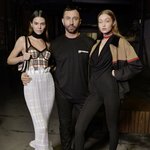 지지하디드 <b>벨라</b>하디드 모델 자매는 역시... 버버리 2020AW...