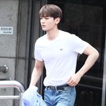 [댓글부탁해] 역대 남자 아이<b>돌중</b> 제일 잘생긴거 같은 분