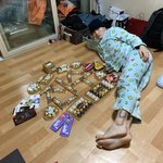 발렌타인데이때 한개도 못 받아서 내 돈 12만원치 <b>사서</b> 자축했어 .....