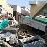 단독주택 공사 중 붕괴…매몰자 5명 중 2명 구조