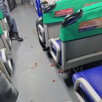 [이것좀봐줘] <b>광명</b> 17번 버스 토마토바닥에 다쏟고 그냥 내린사람