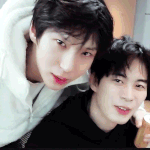 레오 얼굴 골격 보면 왠지 어릴때 덧니 있었을 삘..