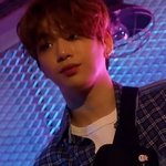 [강다니엘] 강다니엘은 까리한데 같이 찍은 애는