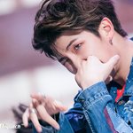 이에 뭐가 꼈는데 이쑤시개좀 가져와봐.. 시금치 낀 랩<b>몬스터</b>