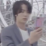 [방탄소년단] 석진이 <b>Z플립</b>쓰는거 보니까 나도 사고싶다..