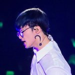 [NCT] <b>이</b> 인이어? 마크한테 너무 귀엽지않냐