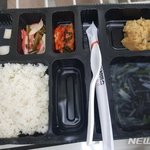 [댓글부탁해] 의사 간호사, 우한<b>교민</b> 도시락 비교