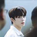 [댓글부탁해] 새학기 추반)고개 돌렸는데 <b>눈</b>마주친 남자