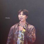 [NCT] 레귤러때 말구두로 미끄러지고 넘어진건 컨셉의상이니까