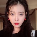아이유 사진 들고가는게 잘못이야?