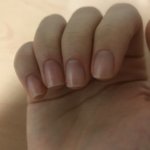 나 <b>손톱</b> 바디 좀 긴 것 같지 않냐