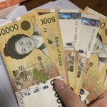 얘들앜ㅋㅋ방금 책 꺼내다가 <b>명절</b>때 받은 돈 남은 거 발견함