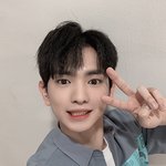 <b>주접</b> 글 써 내려 가지는 男돌