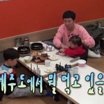 엄마가 맛있는 걸 못 먹어서 속상한 <b>연우</b>