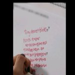로제가 펜을 잡는 <b>방식</b>
