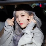 눈치껏 <b>은발</b> 자라야되는 여돌