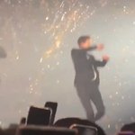 [EXO] 잘 놀라는 찬열이의 3단계 무대효과 적응기