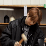 [강다니엘] [안녕다니엘] 강다니엘 가죽공예하다가 <b>실수</b>함ㅋㅋㅋㅋ
