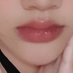 입술 어때..??