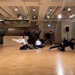 [EXO] <b>찬열</b>이 일어나다가 꽈당하는거 귀엽다ㅋㅋㅋ