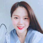 쨍한 건 너무 튀고 탁하거나 어두운 립은 <b>안색</b> 썩는데