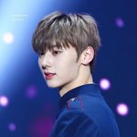 <b>황민현</b> 사진 뿌려줄사람ㅠㅠㅠ