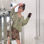 [댓글부탁해] 얘드라 이렇게 <b>구멍</b>이 뚫린 가디건은 이름이뭐야ㅠㅠㅠㅠㅠ