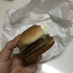 <b>마카롱</b> 먹는 중