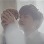 [댓글부탁해] <b>카이</b> 이거 뭐 들고있는거임?