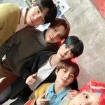 애들아 지금 유튭 엄잠후 봐봐 (사진은 엔시티!)