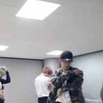 <b>재현</b>이 이 신발 아는사람 제발...