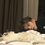 [ㅈㄱㄴ] <b>이</b> 사람 누군지 <b>알</b> 수 있을까?