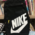 얘들이 백팩 <b>뱃지</b> 투머치야?