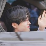 요즘 요즘 음악방송에서 눈에 띄는 예쁘고 잘생긴 아이돌들..jpgif
