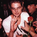 디카프리오 과거 인기 실감하는 사진