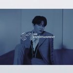 [EXO] 영상 마지막에 앉아서 <b>눈빛</b> 너무 좋다