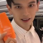 [19] 널 위해 사 왔어.